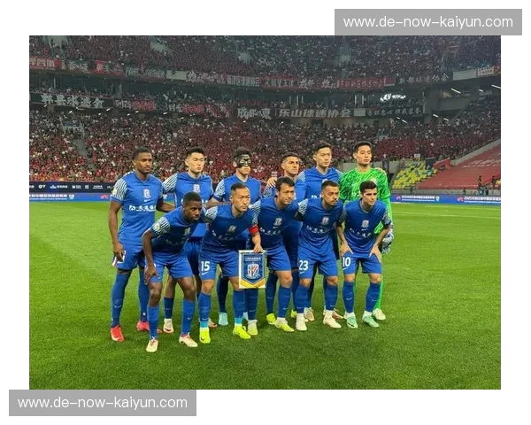 红蓝之巅的宿命：广州恒大与上海申花的恩怨史诗与纯粹绿茵情怀